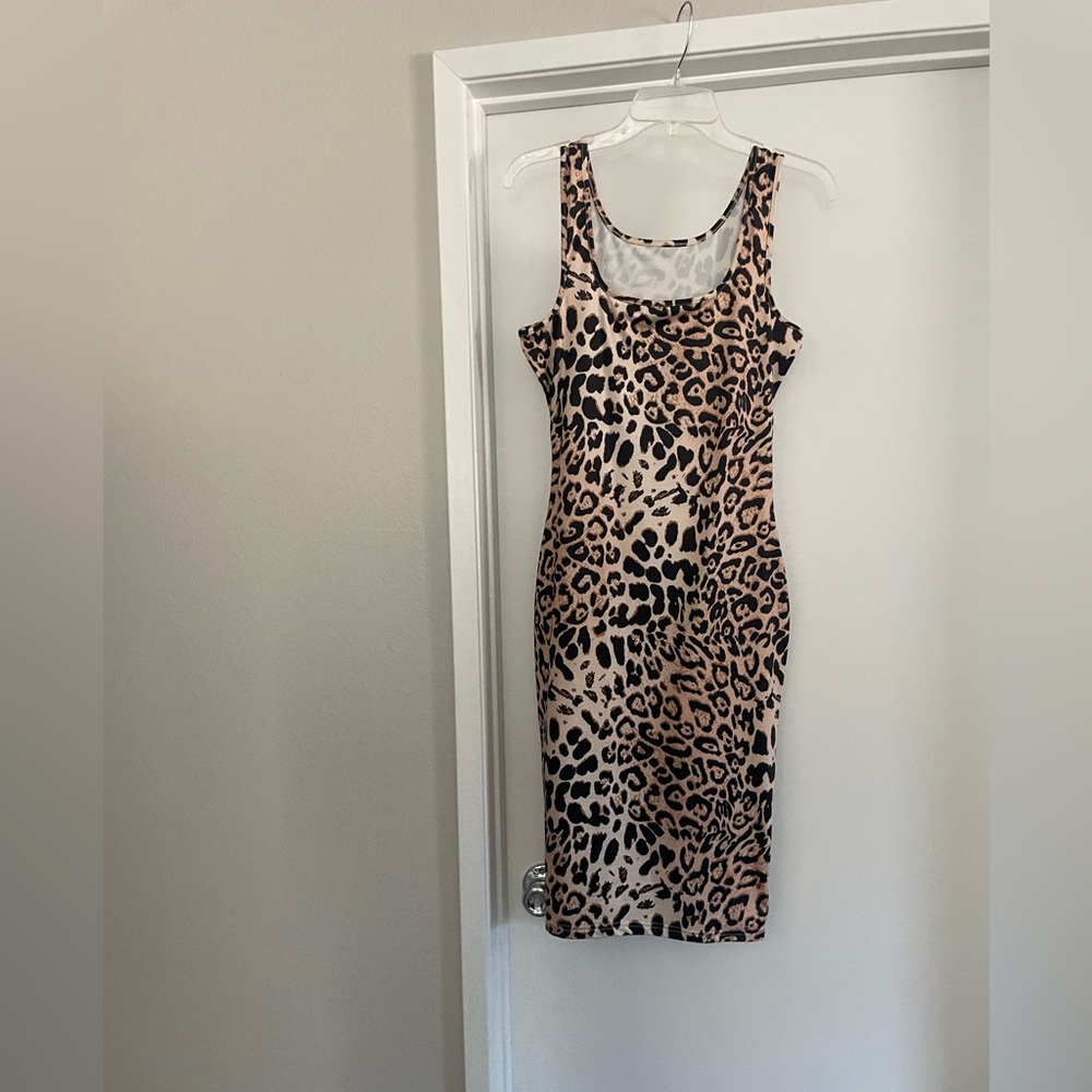 Women’s leopard dress size M